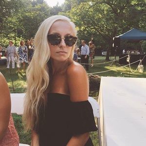 Meet your Posher, Hilary